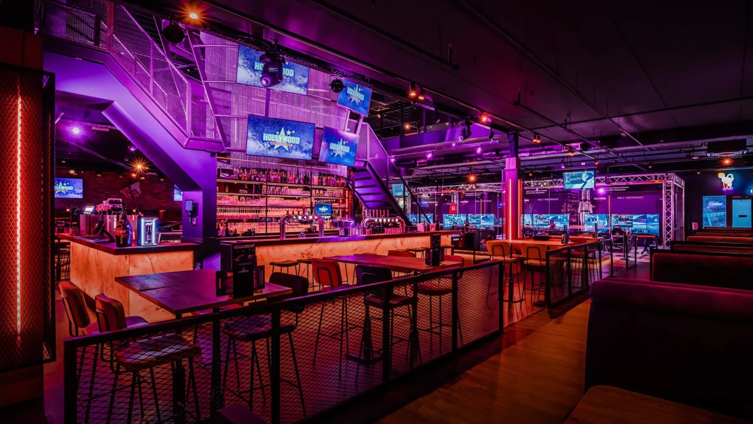 Case - Hollywood Entertainment Center - Banner