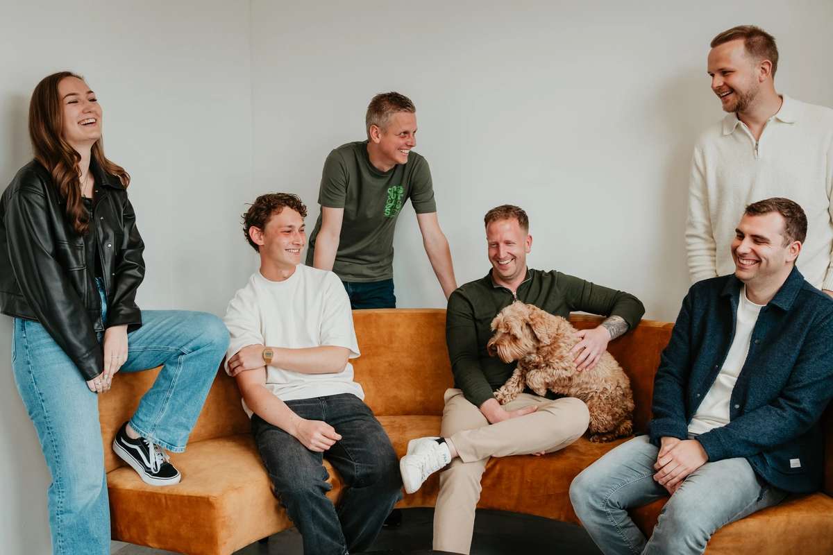 Digitale Bazen Team op de bank
