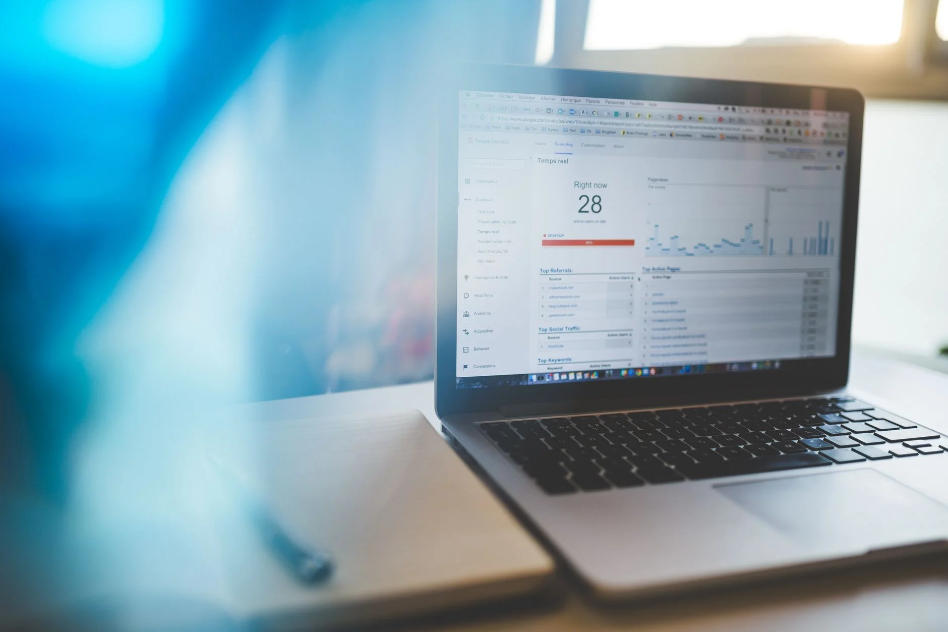 Website verbeteren met concrete stappen en analyse op laptop